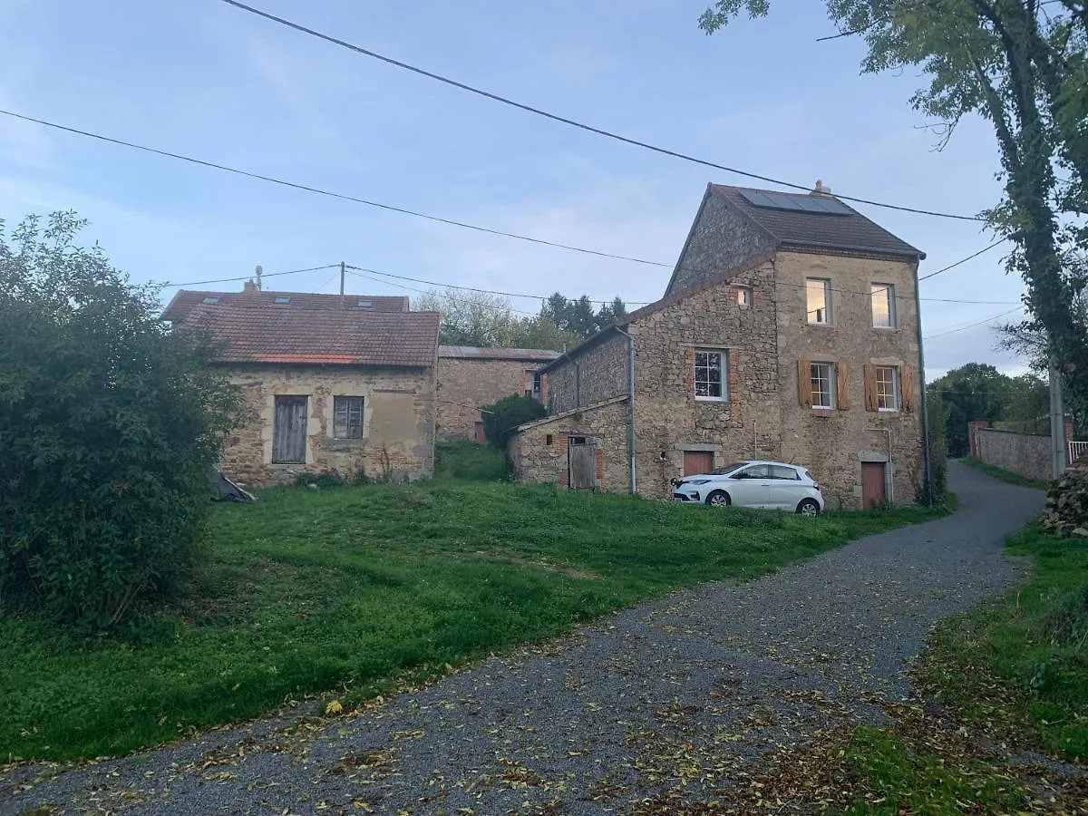 Busset Liages Situe Dans Le Bourbonnais 1 Chambres Lit Double Et Un Clic Clac